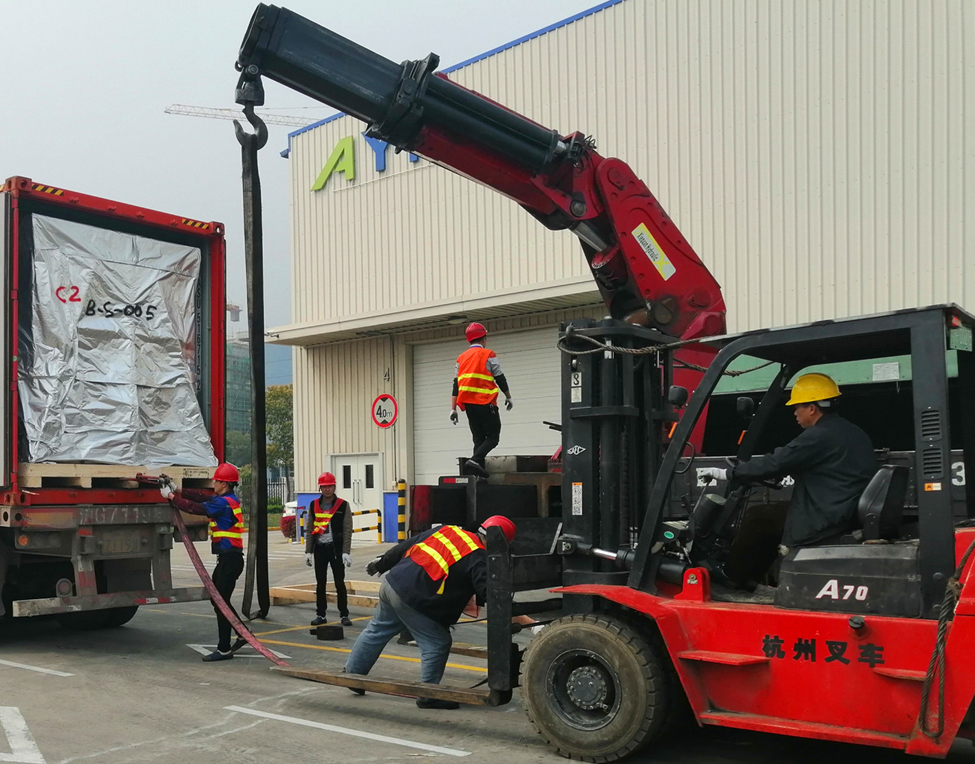 奉贤区专业设备吊装服务 上海国祥装卸搬运供应的高效解决方案